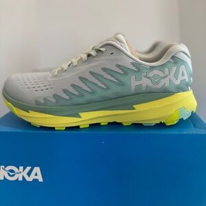 Hoka One One W Torrent 3 1127915/mepr Gray and Yellow Shoes new in box